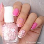 .#イットネイル の新商品2色目を使って#ラブリーネイル 💅💕私好みの可愛いピンク系ホロ😆❤○□◇いろんな形のホロが入っていて、塗るだけで格好がつく😁✌人差し指はホロ+pa+ベースコー&hellip;のInstagram画像