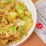 #ひとてまい を#焼きそば #ランチ に✨ *麺をほぐしながら振り掛けて混ぜました。水溶性ですぐに溶けて混ざってくれるので、邪魔になりません❗ *ひとてまい、は味も食感も変えずに栄養素&hellip;のInstagram画像
