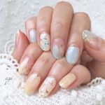 paダイヤモンドダスト&times;モザイク風ネイル透け感があるシャリシャリなpaダイヤモンドダスト💎✨とシェルを敷き詰めたモザイク風ネイルをアンシンメトリーで✨・Dear Laura @dearla&hellip;のInstagram画像