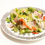 ピエトロの新シリーズドレッシング、「BOSCO たまねぎフレンチ」を生ハムサラダで食べてみました。ちゃんとたまねぎの味がして、コクがあり、とっても美味しいです。オリーブオイルも&hellip;のInstagram画像
