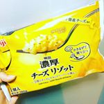 明治から出している冷凍食品の濃厚チーズリゾットを食べてみました😊パッケージの見た目からも美味しそうなイメージが✨レンジで500wだと4分半温めるのですが‥途中からいい匂いがしてきて&hellip;のInstagram画像