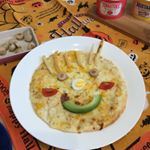 今日のお昼は#アクリフーズ さんの薄焼きピッツァ 濃厚チーズを使ってアレンジピザを楽しみました(^-^) まずは子供達がデコって似顔絵ピザ♪その後はカットして、セルフトッピング♡ ★ちりめんじ&hellip;のInstagram画像