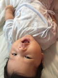 ママを追いかける小さな天使