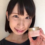 お肌のケアはこれ一個で完了✨化粧水、美容液、乳液、クリーム、パックの5役を兼ね備えた、PHYTOLIFT（フィトリフト）オールインワンジェルをお試しさせて頂きました！まず落ち着いた綺麗なピンク&hellip;のInstagram画像