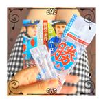 読書すると肩こりが酷くなるのですが、マイナス水素イオンを摂取すると解消されるみたいです✨大好きなデムーロ&ルメールを本を読んで実験！効果が出るといいな〜😊「勝」のロゴがなんか縁起いいですよね😁✨✨のInstagram画像