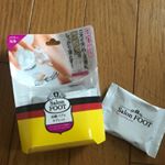 イシュアさんの、サロンフット 炭酸バブルタブレットです。濡らして泡が出るので足を直接擦って汚れや匂いを落とします。片足1〜2分やり終わったら、洗面器に入れてフットバスに使用できます＼(^^)／&hellip;のInstagram画像