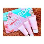 SATURDAY SKINのモーニングキットをお試しで頂きました🗽🇺🇸.保湿力抜群の美容液とクリーム😳❣️.ピンクのパッケージが可愛すぎる😍💗💜💗..#サタデースキン #モ&hellip;のInstagram画像