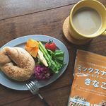 ここ飯♡#きな粉ベーグル で おはようございます ⚮̈・この きなこめっちゃ 美味しいのー\\ꐕ ꐕ ꐕ ꐕ ꐕ//タンパク質とカリウム補給の為、毎朝きな粉を何かしらで採ってますが&hellip;のInstagram画像