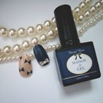 EB メゾンドジェルの新色をお試しさせてもらいました！リボンのパケがとても可愛いので、アートもリボンに♡美容液入ワンステップジェルなのでお手軽にジェルネイルを楽しめます(*ﾟ&forall;ﾟ*)*&hellip;のInstagram画像