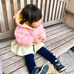 とっても可愛いお洋服をモニターさせていただきました💛.この秋デビューのブランド『CANDY CAT』のお洋服✨🍬ボアパーカー🍬ハイネックインナー🍬デニムパンツすべて90cm&hellip;のInstagram画像