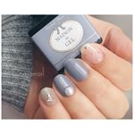 2017/10/20(金)@eternalbasic から発売されたメゾンドジェル秋の新色&ldquo;グレーリボン&rdquo;を使ってみた🎀こんな綺麗なブルーグレー見た瞬間冬ネイルしちゃうに決まってる😝&hellip;のInstagram画像