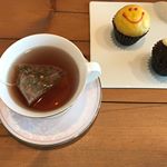 ん？次男くん突発の予感🤒機嫌わるすぎ&hellip;  一瞬寝たうちに#ハーブティー で#一休み#ほんわかさん から頂いたハーブティーは#リラックス効果 のある4種の茶葉からできています🍃な&hellip;のInstagram画像