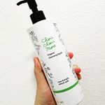 明色化粧品様のシュシュモア　クレンジングリキッドをモニターさせていただきました。こちらは美容成分が配合された美容液クレンジングリキッドです！オイルフリーでオーガニッ&hellip;のInstagram画像