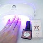 エターナルベーシックで自宅🏠でセルフジェルネイルしてます💅サロンに行くより断然コスパいいし、早い仕上がりで、こんなに簡単に出来て感動‼‼ジェルネイルのぷっくり感もあるし、長持ちもちゃんとします&hellip;のInstagram画像