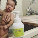 babybubaのベビーソープを杏ちゃんでお試し。皮脂を洗い落としすぎすに潤いを残して洗い上げてくれる。これからは乾燥しやすいししっとり目がいいですね。香りもオーガニックラベンダーでリラッ&hellip;のInstagram画像