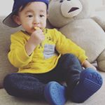 お届け物🎁・この秋デビューの子供服ブランド「TOKYO BY ARTPEANUTS」のモニターモデルさせてもらったよ👕👶・・👖は裏起毛でヌクヌクやし、自分ではなかなか選ばないMA1&hellip;のInstagram画像