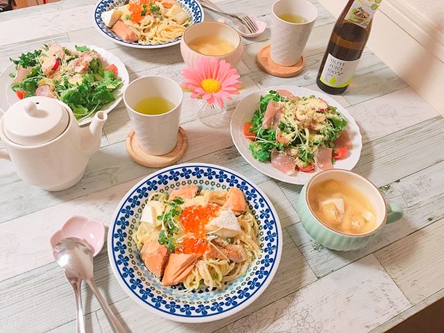 口コミ投稿：＊2017.11.3夜ごはん◡̈*.#鮭といくらのクリームパスタ#サラダの森#味噌スープ..先輩…