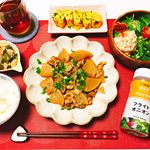 夕飯🍽.#豚バラ大根#ピエトロ卵焼き#無限ピーマン#🥗#ポテトサラダ ..ピエトロドレッシング ＆PATFUTTEフライドオニオンを頂いたので、２つを使った料理..元々ピエトロは旦&hellip;のInstagram画像