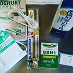 モニプラ経由でブルガリアヨーグルトを手作りできるスターターキットのお試しをさせてもらいました♡写真1の牛乳以外はスターターキットに入ってます♡写真2の粉を入れて保温するだけの簡単な作業&hellip;のInstagram画像