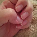 ささくれが出来てもケアを忘れてしまう( &acute;Д｀)ガサガサで娘の髪を結うのに引っ掛かるのよね(&acute;･&omega;･)#ママケアが使いたい #monipla #ナリスアップコスメティックスファンサイト参加中のInstagram画像