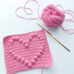 .♡pleiades lifeのたのしみ♡.それは「かぎ針&レース編み」です。糸の触り心地と.持ち運びに便利サイズのかぎ針があれば.仕事と家事のすきま時間に編み編み.コースター&hellip;のInstagram画像