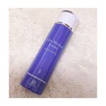 .最近使い出した化粧水💆✨産後から肌が良く乾燥してガサガサなってきたから乾燥や敏感肌用の高保湿化粧水💜液の色は紫色でびっくりしたけど使った後はしっとりスベスベ〜✨旦那も一緒&hellip;のInstagram画像