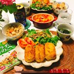 この前の夕飯🍽.#コロッケ きのこの#炊き込みご飯#サラダ#パプリカマリネ#わかめスープ ..2度目のコロッケ。前より美味しく出来た気がする❁︎.揚げ物は油の処理が面倒なので基本揚げ焼&hellip;のInstagram画像