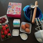今日は４時間授業‼️娘の女子力アップデーで、ケーキ作り(&rsquo;-&rsquo;*)♪ずっとケーキが作りたい❗❗って言ってた娘の希望を叶えるものを見つけちゃったの～😆✨左上のピンクの箱なんだけど&hellip;お子様&hellip;のInstagram画像