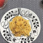 🍴lunch&bull;オマール海老のクリームソース ビスク仕立てのスパゲティ🦐&bull;ローズソルトのトマトサラダ🍅作るのが面倒だなと思う時、こういうレトルトがあると助かります☺︎ お味も濃厚。今日は&hellip;のInstagram画像