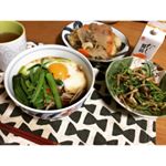 鎌田のだし醤油が当たったーわーい(ﾉ)'&omega;'(ヾ)実家にはあったけど、高いから買えなかったので嬉しいです。肉じゃが豆苗と炒め物月見そばあと、写真にはないけど大根とおあげの煮物作った&hellip;のInstagram画像