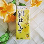 今日のおやつはことりっぷさんとマルサンさんのコラボ商品の中から、ゆずはちみつを選んで飲んでみました🎶一口目の印象はそのまんまゆずはちみつ！でも飲み続けると優しいゆずの風味と、ハチミツ豆乳がマッチ&hellip;のInstagram画像