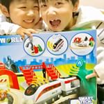 BRIOさんから🎄クリスマスプレゼント😊イヴに渡したよ🙋💕*トンネル通ると無線で止まったり、反対向きに走ったり、音がなったりとすごい技術😳✨*動画で確認してね☺️✨**&hellip;のInstagram画像