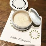 お届け物🎁・・dear mayukoのフェイスパウダー✨・・SPF42/PA + + +あり、上品なパール入り😍・・サラサラで肌馴染み良く、化粧崩れもしにくくていい&hellip;のInstagram画像