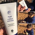 ✨ハンドクリームの潤いと消毒を同時に叶える✨【消毒ハンドミルク 】.シンプルなデザインでポーチやバッグに入れるのにも丁度いいサイズ感。.なんと手の消毒もしながら保湿ケアもしてくれる優れ&hellip;のInstagram画像