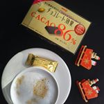 ☆明治チョコレート効果最近はまってる健康習慣😊おやつタイムにカフェラテとチョコレート効果☕チョコレート効果はカカオポリフェノールをたっぷり含んだ健康を考えるチョコレート🍫&hellip;のInstagram画像
