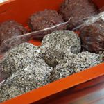 妹が年末年始関係なく働いていたので、おせちとおはぎ5合分用意して準備万端🎍🐶明日の夜はクリパ。順番逆&hellip;(&sigma;*&acute;&forall;｀)笑。#おはぎ　#あんこ　#ゴマおはぎ　#おせち料理 　#まだまだ正月気分　#&hellip;のInstagram画像