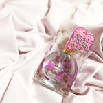 ❤️ . ラブ＆ピースさんのころんと可愛い形のオーデコロン💕 . なんと！香水のボトルの中にローズクォーツが入ってます 💓 . 私が頂いたのはサクラベリーオーデコロンのサク&hellip;のInstagram画像