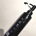 お届け物🎁・「青じゅる」の化粧落とし✨・色が凄くてビックリしたけど、ジェルに近いテクスチャーで濡れた手でも使えていい感じ😊・メイクだけでなく、毛穴の汚れもしっかり落としてくれる&hellip;のInstagram画像