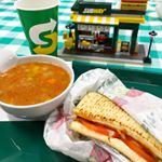 今日から発売のホットサンド！ちなみに後ろのレゴは日本未発売の韓国レゴだそうです。カップのロゴは今後こちらに変わるそうです。 #サブウェイ #ホットサンド #ホットフラット #バジルチキン #イタリアン&hellip;のInstagram画像