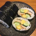 魚のすり身でうなぎ風に作っている「うな次郎」というおもしろいものをいただいたので太巻きを作ってみたよ〜🐟食感はうなぎ&hellip;ではないけれど、柔らかくて食べやすかった！#うな次郎で恵方巻 #うな次郎 #一&hellip;のInstagram画像