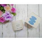 dear mayukoのハンドクリーム♪．繭から生まれたピュアセリシンを配合していて、肌本来の働きを守り、バリア機能を助けてくれます。絹を扱う職人さんが、白くてなめらかで綺麗な手をしていた&hellip;のInstagram画像