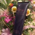 リ・ダーマラボモイストクレンジングジェルを使わせて頂きました😻ジェルにスクラブがはいっていて洗うと毛穴が閉じます🔆🔆ドクター監修とのことでお肌にやさしく素晴らしいです🔬👩🏻&zwj;⚕️✨#リダー&hellip;のInstagram画像