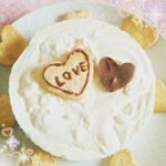 今年のバレンタインはこんな感じ(^_^;)家の中寒くてチョコがすぐ固まっちゃうから大変だったけど、なんとか完成💦どうかこれからも夫婦仲よく過ごせますように(｡&bull;ᴗ&bull;｡)♡#愛の木に願い&hellip;のInstagram画像