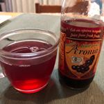 私の最近の美容習慣！お風呂上がりの、アロニアドリンク🥤ポリフェノールとアントシアニンをブルーベリーの5倍含んでいて、抗酸化作用ばっちり👌#アロニア #抗酸化作用 #アンチエイジング #be&hellip;のInstagram画像