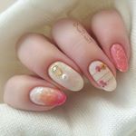 ・春待ちネイルにしようと思ったら、春を通り越して夏ネイルのようになっちゃいました🕶️☀️ ボーダーにしたからかなぁ🌀・パーツや押し花シールは、エターナルベーシックネイルアートセットをお試し&hellip;のInstagram画像