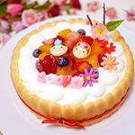 一足お先に雛祭り&hearts;️ .このケーキ @iiicakejp すごいんです‼️ヨーグルトクリーム&甘さ控えめで乳幼児向けに作られてるのです🎵家族みんなでひとつのケーキでお祝いできるって&hellip;のInstagram画像