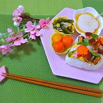 ..🌸ひなまつり🌸.うちは子供もいないけれど、、！春が大好きだし、3月のポカポカ陽気にテンションが上がるのでひなまつりに乗っかって、、💕😊✨.簡単な乗っけ寿司、きんかんのハ&hellip;のInstagram画像