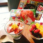 今日の朝ごはん🍚・カップちらし寿司・いちごとはっさく.もうすぐひなまつり🎎ってことで、#一正蒲鉾 さんから頂いた#うな次郎 と#ピュアふぶきで変形モザイクちらし寿司を&hellip;のInstagram画像