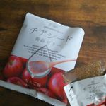 ☆チアシード蒟蒻ゼリーりんご味🍎こんにゃくゼリーの中にチアシードが入ってます☺こらからの季節にオススメのおやつ🍬一袋10個入りで小袋に入ってるのでお弁当に入れたり持ち歩&hellip;のInstagram画像