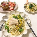 ..☑︎ツナと菜の花のペペロンチーノ☑︎いちご☑︎苺とチョコのマフィン☑︎麦茶.菜の花畑をみにいった次の日に#菜の花パスタ 🤣🌼高級ツナ缶#鮪とろ はシンプルに食べたか&hellip;のInstagram画像